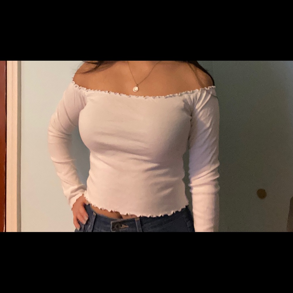 White long sleeve crop top